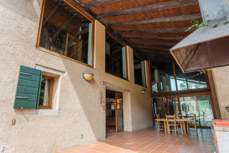 Prestigiosa tenuta sui Colli Euganei, tra Torreglia e Teolo, in incantevole posizione panoramica....