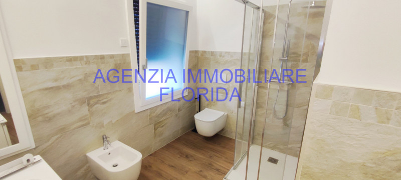 comodo ai servizi, ospedale, stazione ferroviaria, autobus provinciale, supermercato e a 5 minuti...