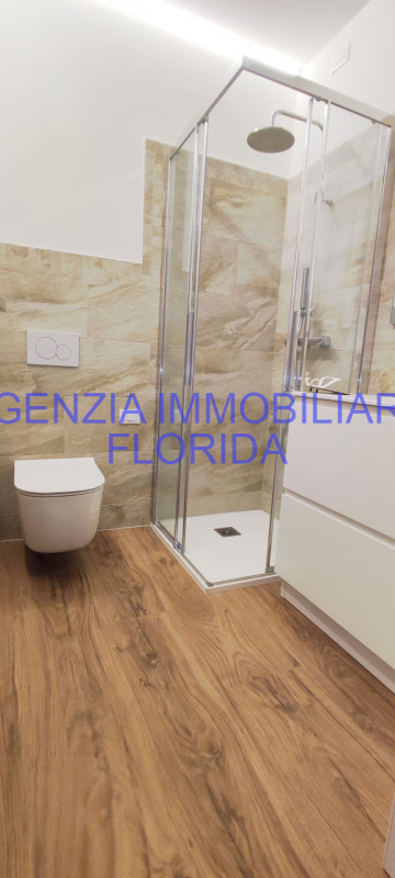 comodo ai servizi, ospedale, stazione ferroviaria, autobus provinciale, supermercato e a 5 minuti...