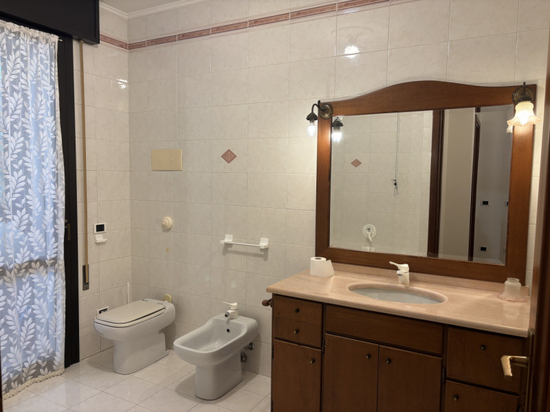 BELLISSIMO APPARTAMENTO MOLTO CURATO IN CENTRO A CONSELVE !!!
E' PROPRIO QUELLO CHE DESIDERI !!! ...