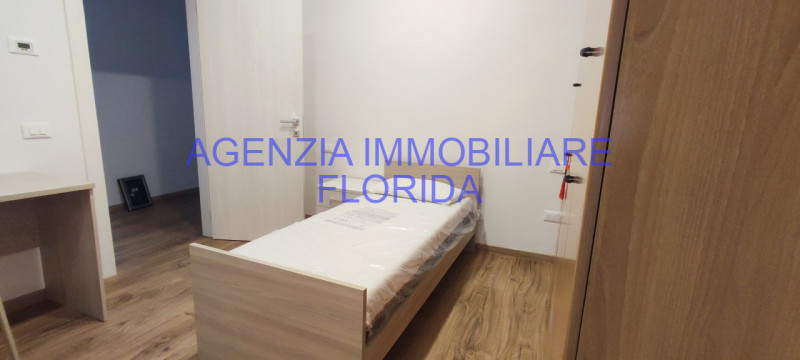 comodo ai servizi, ospedale, stazione ferroviaria, autobus provinciale, supermercato e a 5 minuti...