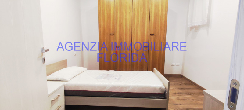 comodo ai servizi, ospedale, stazione ferroviaria, autobus provinciale, supermercato e a 5 minuti...