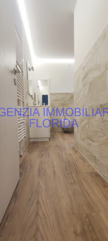 comodo ai servizi, ospedale, stazione ferroviaria, autobus provinciale, supermercato e a 5 minuti...