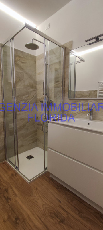 comodo ai servizi, ospedale, stazione ferroviaria, autobus provinciale, supermercato e a 5 minuti...