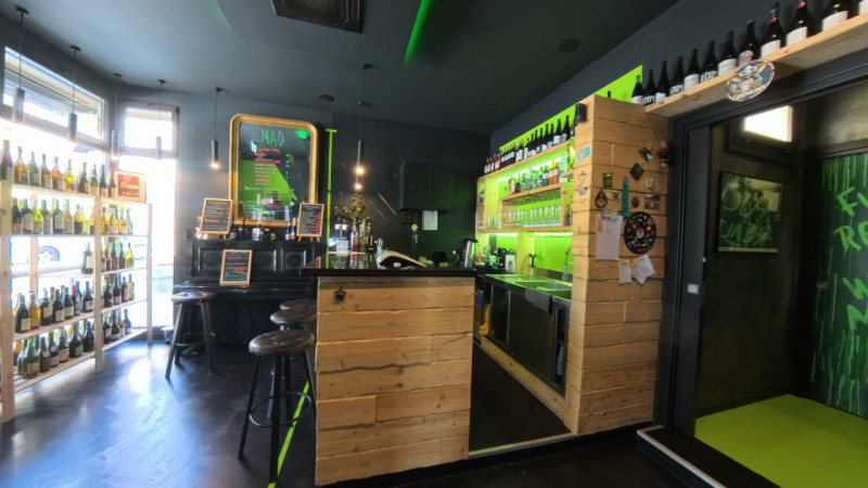 In posizione centrale a Teolo, proponiamo in vendita un'attività su locale commerciale finemente ...