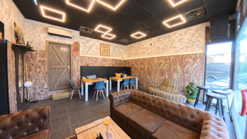 In posizione centrale a Teolo, proponiamo in vendita un'attività su locale commerciale finemente ...