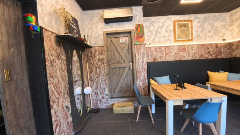 In posizione centrale a Teolo, proponiamo in vendita un'attività su locale commerciale finemente ...