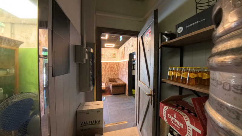 In posizione centrale a Teolo, proponiamo in vendita un'attività su locale commerciale finemente ...