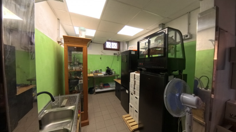 In posizione centrale a Teolo, proponiamo in vendita un'attività su locale commerciale finemente ...