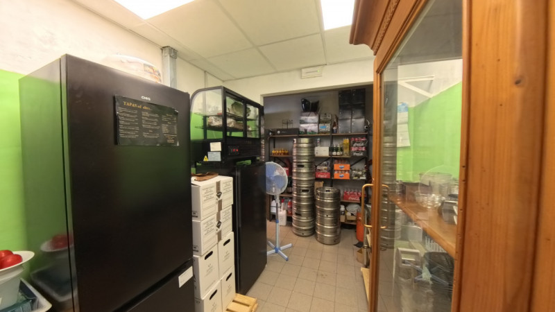 In posizione centrale a Teolo, proponiamo in vendita un'attività su locale commerciale finemente ...