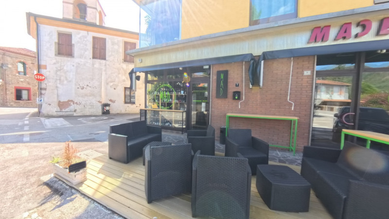 In posizione centrale a Teolo, proponiamo in vendita un'attività su locale commerciale finemente ...