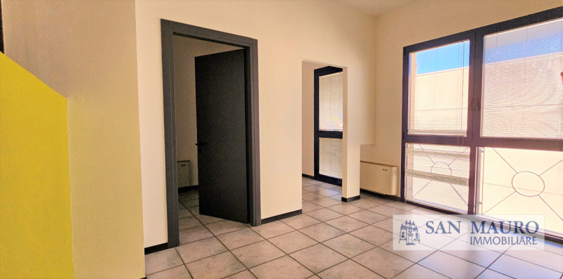 PONTE DI BARBARANO - in zona industriale / artigianale ufficio di 120mq circa in affitto al primo...