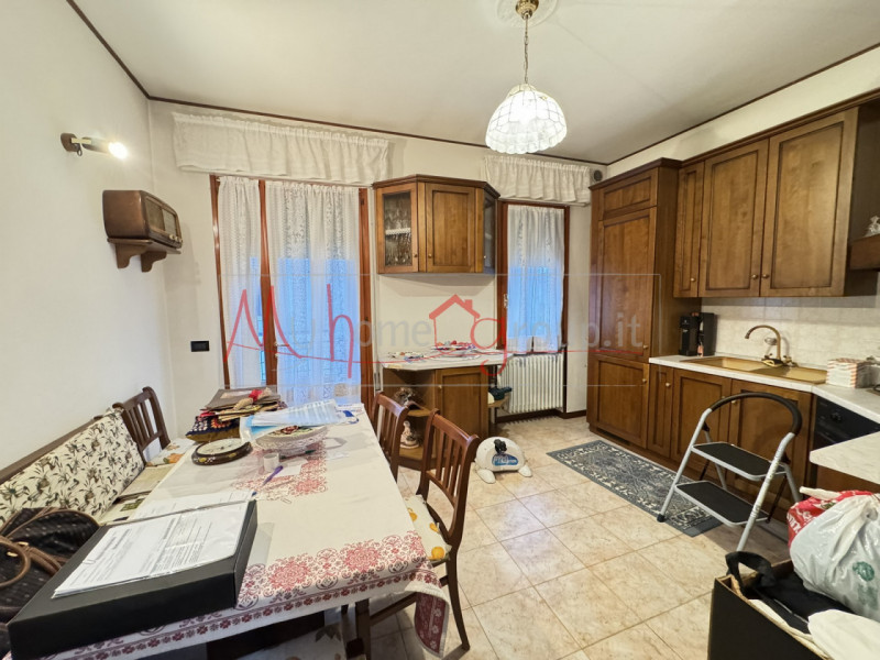 CASELLE DI SELVAZZANO - Casa singola composta da due piani fuori terra con al piano primo ingress...