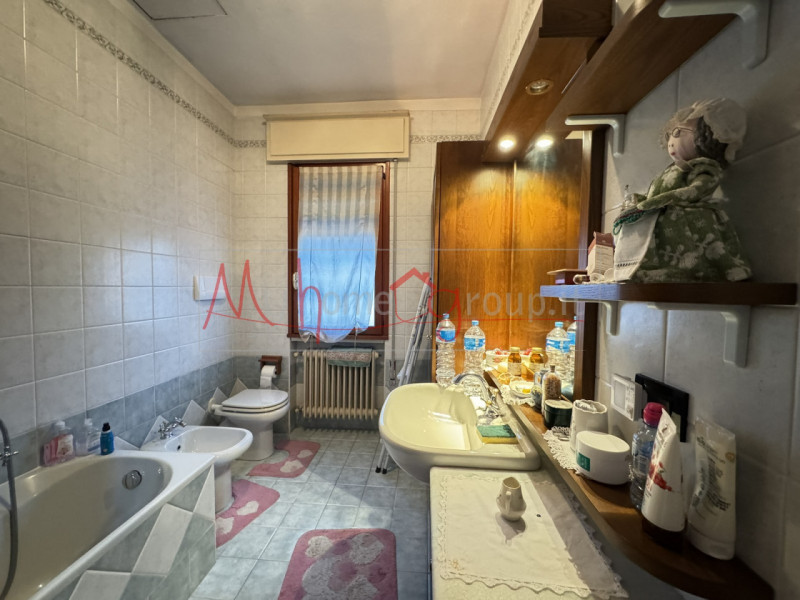 CASELLE DI SELVAZZANO - Casa singola composta da due piani fuori terra con al piano primo ingress...