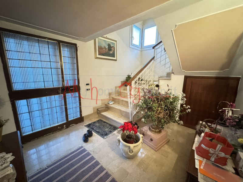 CASELLE DI SELVAZZANO - Casa singola composta da due piani fuori terra con al piano primo ingress...