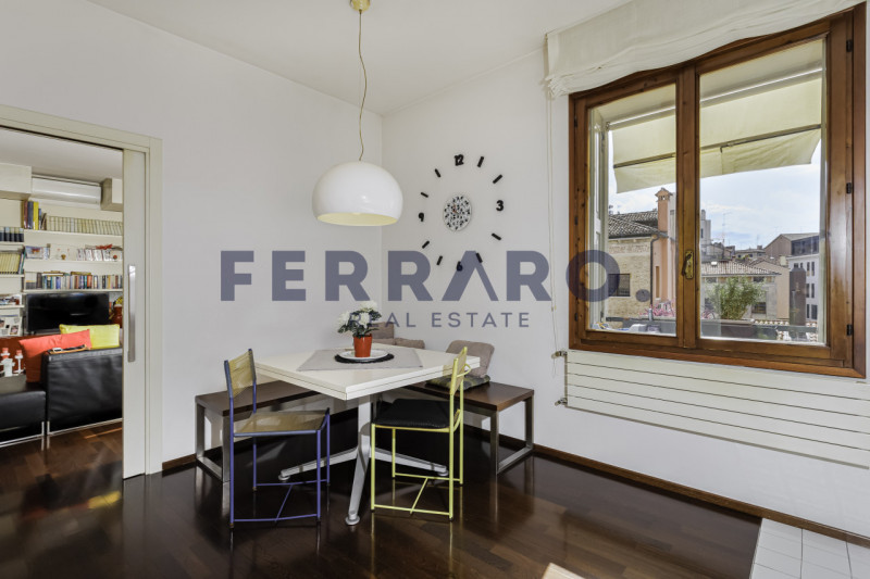 Treviso, Centro Storico. Codice AV45. Questo appartamento è ideale per chi vuole vivere il centro...