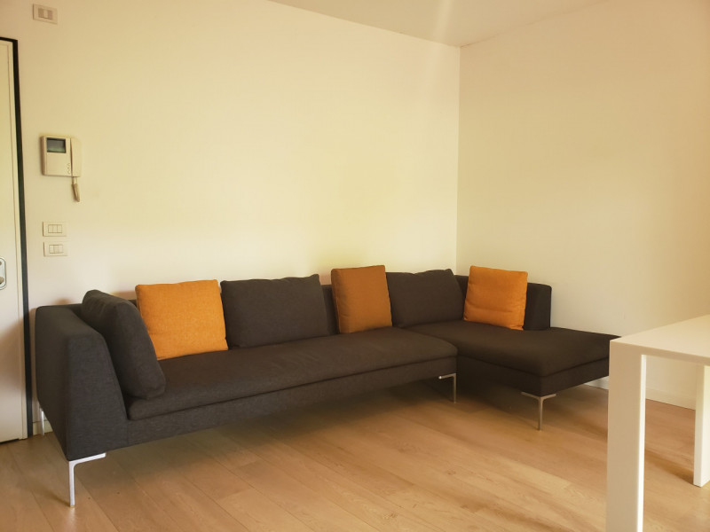 Inserito nel contesto residenziale di pregio «Ca’ del Parco», RICERCATO E LUMINOSO BILOCALE posto...