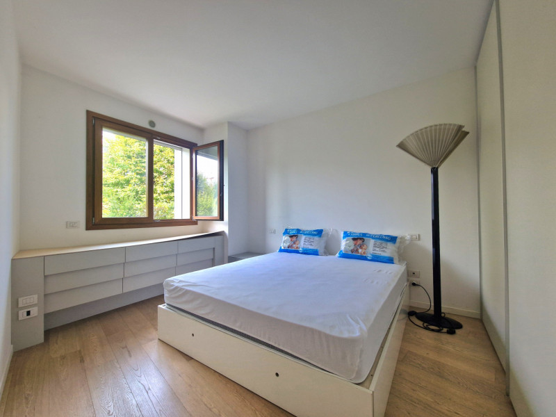 Inserito nel contesto residenziale di pregio «Ca’ del Parco», RICERCATO E LUMINOSO BILOCALE posto...