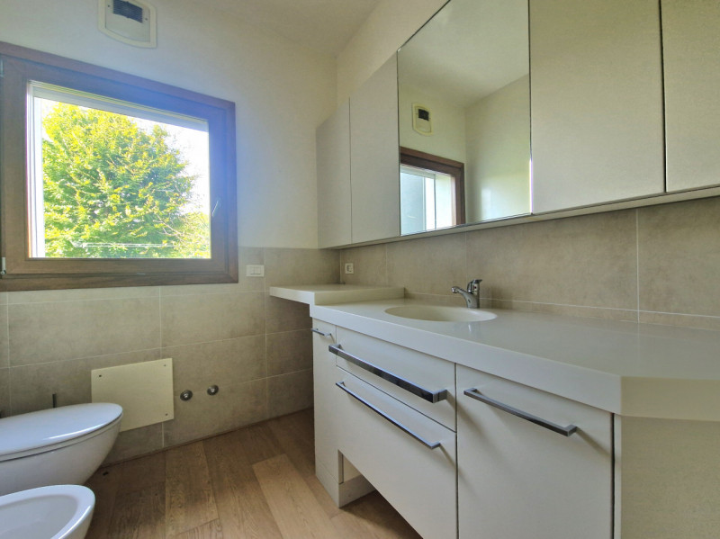 Inserito nel contesto residenziale di pregio «Ca’ del Parco», RICERCATO E LUMINOSO BILOCALE posto...