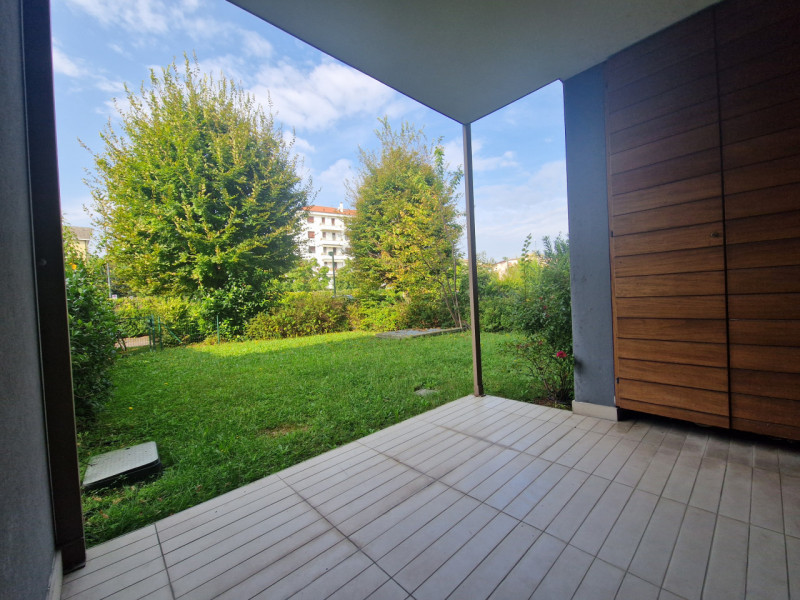 Inserito nel contesto residenziale di pregio «Ca’ del Parco», RICERCATO E LUMINOSO BILOCALE posto...