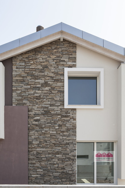 POZZOLO DI VILLAGA: BELLISSIMA VILLA MODERNA IN POSIZIONE COLLINARE, IMMERSA NELLA NATURA MA A BR...