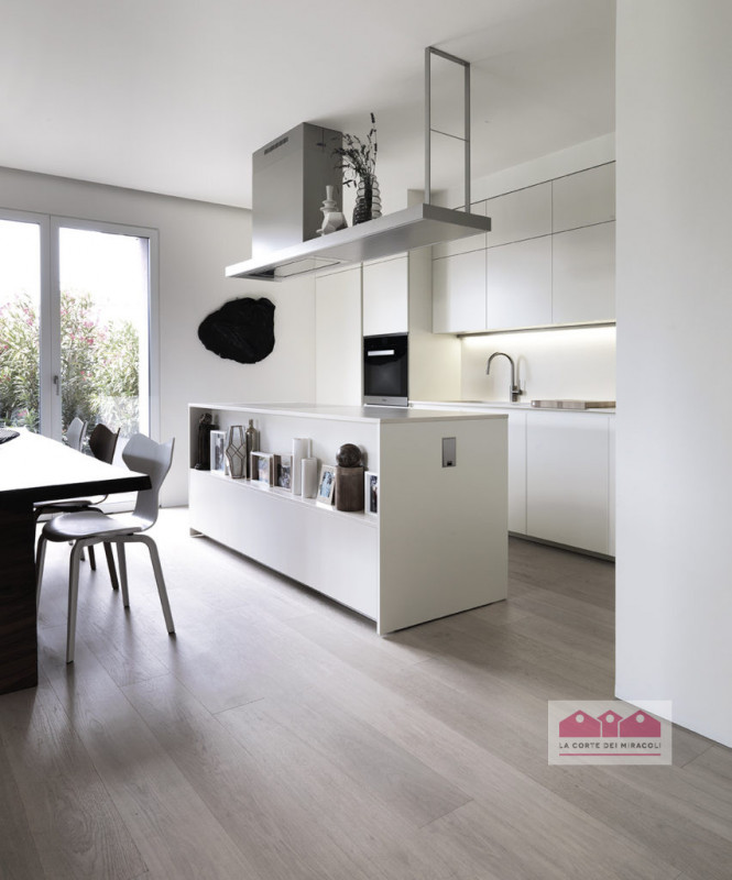 POZZOLO DI VILLAGA: BELLISSIMA VILLA MODERNA IN POSIZIONE COLLINARE, IMMERSA NELLA NATURA MA A BR...