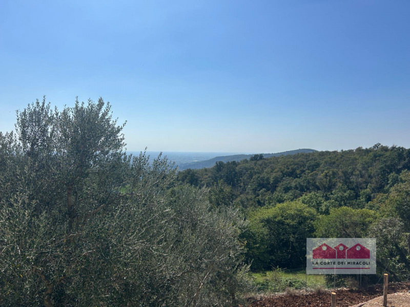 POZZOLO DI VILLAGA: BELLISSIMA VILLA MODERNA IN POSIZIONE COLLINARE, IMMERSA NELLA NATURA MA A BR...