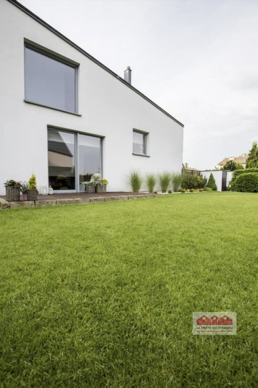 POZZOLO DI VILLAGA: BELLISSIMA VILLA MODERNA IN POSIZIONE COLLINARE, IMMERSA NELLA NATURA MA A BR...