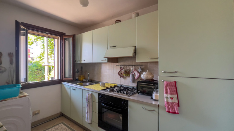 Interessante bifamiliare disposta su soli 2 livelli ristrutturata completamente ad inizio degli a...