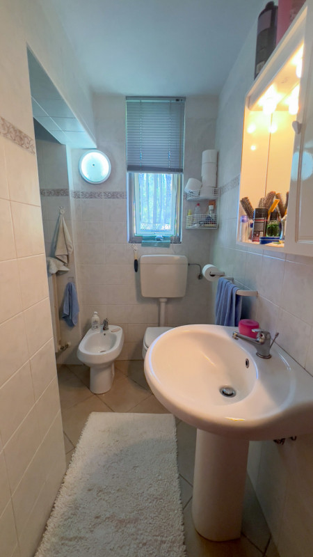 Interessante bifamiliare disposta su soli 2 livelli ristrutturata completamente ad inizio degli a...