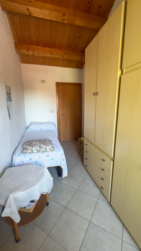 Interessante bifamiliare disposta su soli 2 livelli ristrutturata completamente ad inizio degli a...