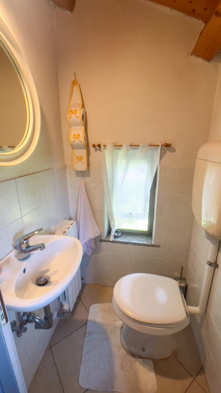 Interessante bifamiliare disposta su soli 2 livelli ristrutturata completamente ad inizio degli a...