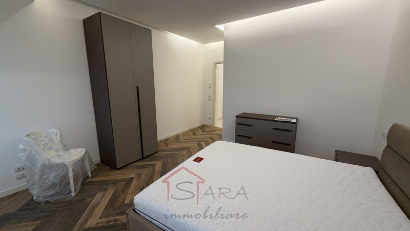 Nel cuore pulsante di Padova, nella prestigiosa zona di Largo Europa, proponiamo in affitto due a...