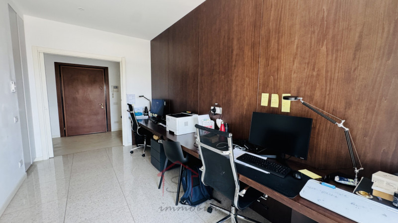 PADOVA - LARGO EUROPA: Appartamento piano alto con vista - https://images.gestionaleimmobiliare.it/foto/annunci/250731/4608381/800x800/004__img_5218_wmk_0.jpg 