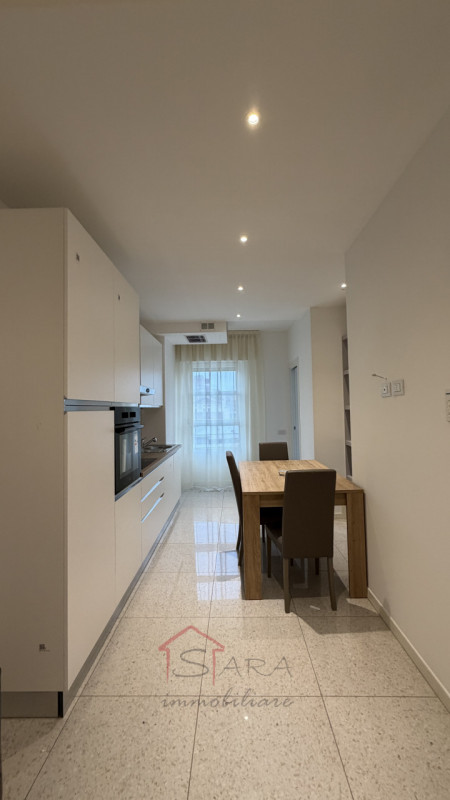 Nel cuore pulsante di Padova, nella prestigiosa zona di Largo Europa, proponiamo in affitto due a...