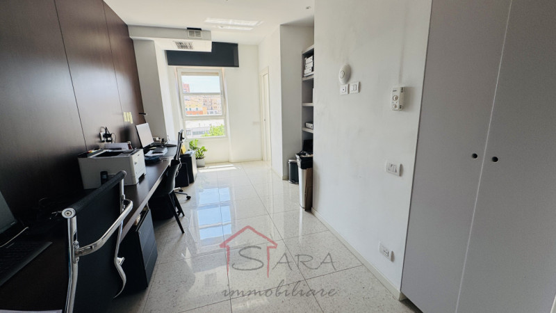 PADOVA - LARGO EUROPA: Appartamento piano alto con vista - https://images.gestionaleimmobiliare.it/foto/annunci/250731/4608381/800x800/010__img_5215_wmk_0.jpg 