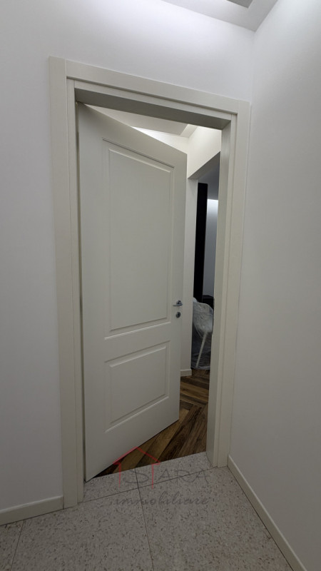 Nel cuore pulsante di Padova, nella prestigiosa zona di Largo Europa, proponiamo in affitto due a...