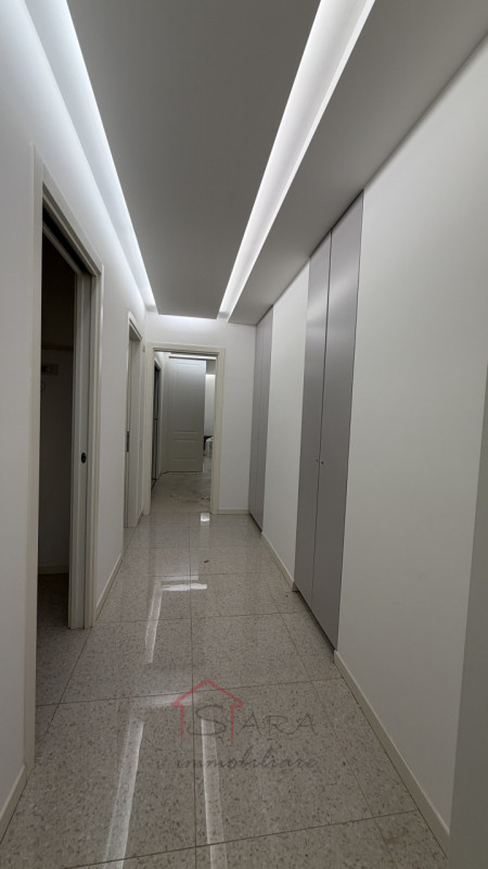 Nel cuore pulsante di Padova, nella prestigiosa zona di Largo Europa, proponiamo in affitto due a...