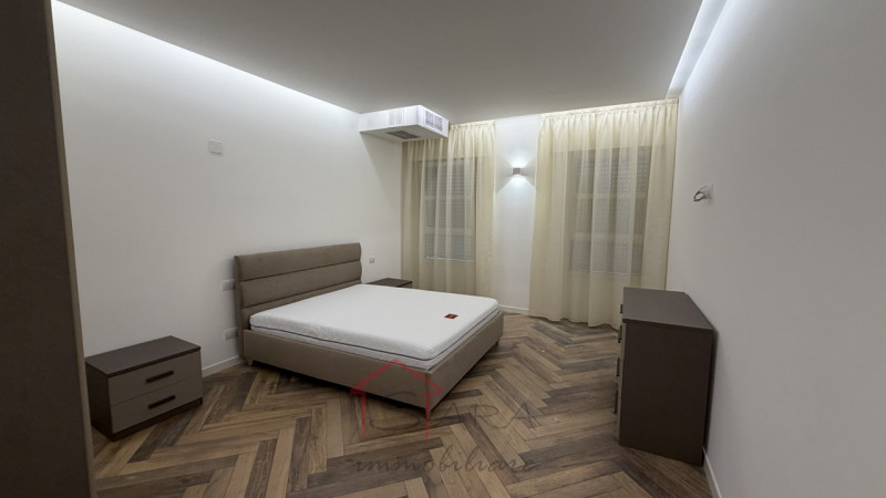 Nel cuore pulsante di Padova, nella prestigiosa zona di Largo Europa, proponiamo in affitto due a...