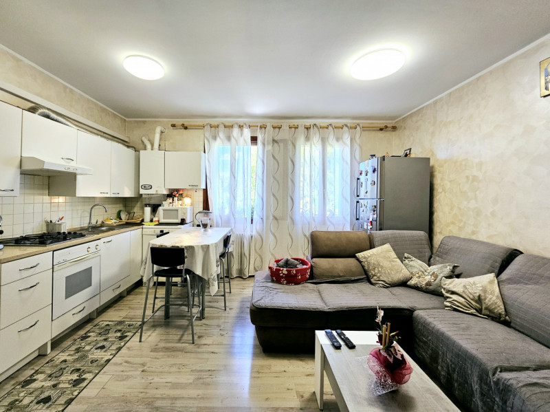 Proponiamo in vendita a Borgo Veneto, località Megliadino San Fidenzio, appartamento al primo pia...