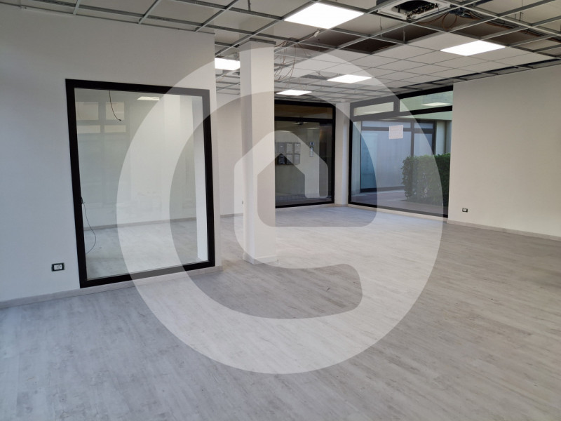 Borgoricco Centro: Proponiamo in AFFITTO un negozio al piano terra e interrato, con una superfici...