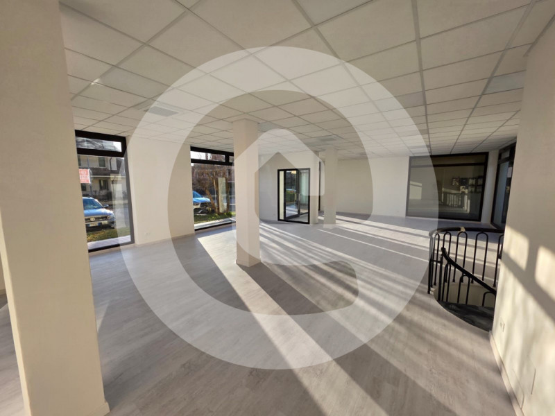 Nel cuore del centro di Borgoricco, proponiamo in affitto un negozio completamente ristrutturato,...