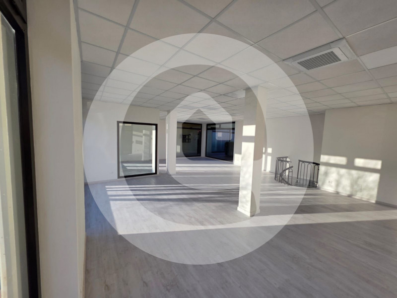 Nel cuore del centro di Borgoricco, proponiamo in affitto un negozio completamente ristrutturato,...