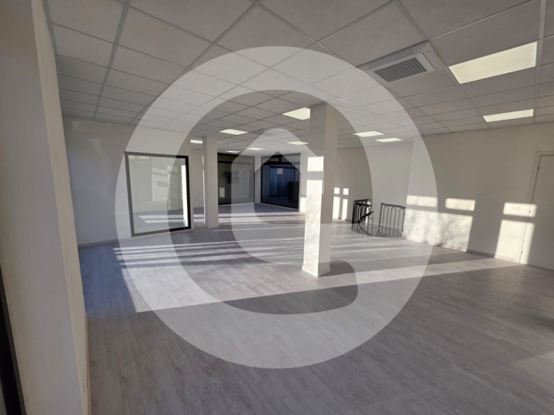 Nel cuore del centro di Borgoricco, proponiamo in affitto un negozio completamente ristrutturato,...