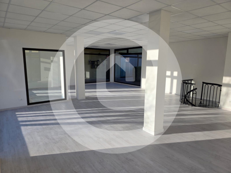 Nel cuore del centro di Borgoricco, proponiamo in affitto un negozio completamente ristrutturato,...