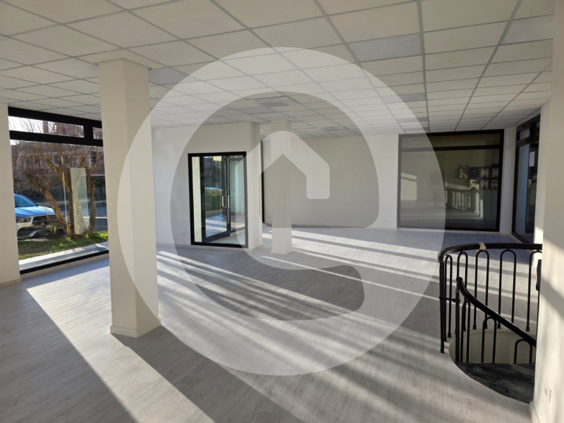 Nel cuore del centro di Borgoricco, proponiamo in affitto un negozio completamente ristrutturato,...