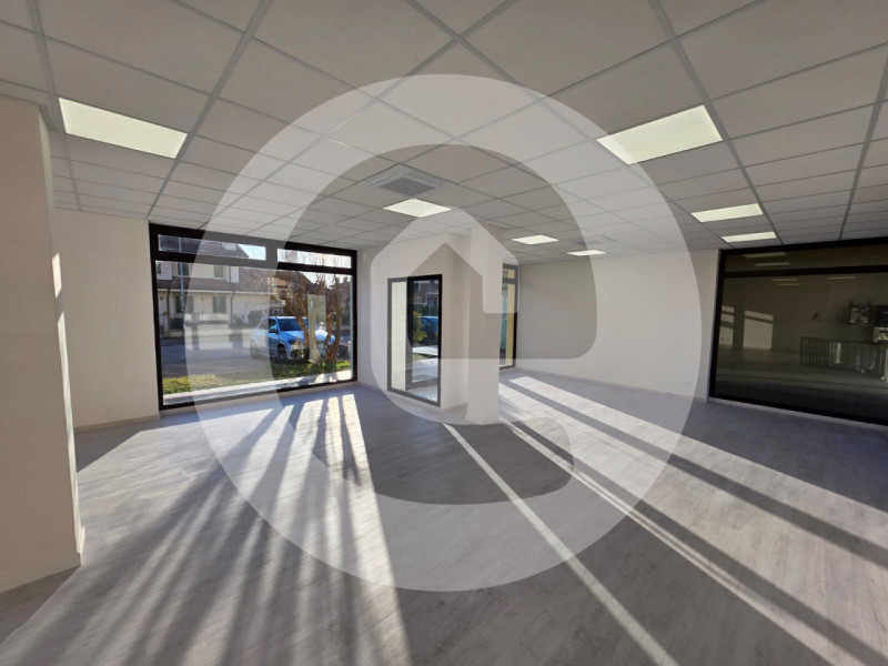 Nel cuore del centro di Borgoricco, proponiamo in affitto un negozio completamente ristrutturato,...