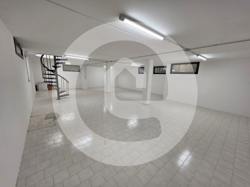 Nel cuore del centro di Borgoricco, proponiamo in affitto un negozio completamente ristrutturato,...