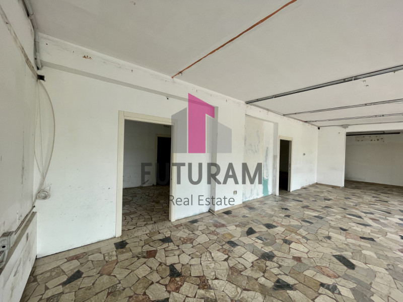 RIF:  068NM -  VIGONOVO (VE)  -  PER INFO 0444/310220

Propongo in vendita un negozio con capanno...