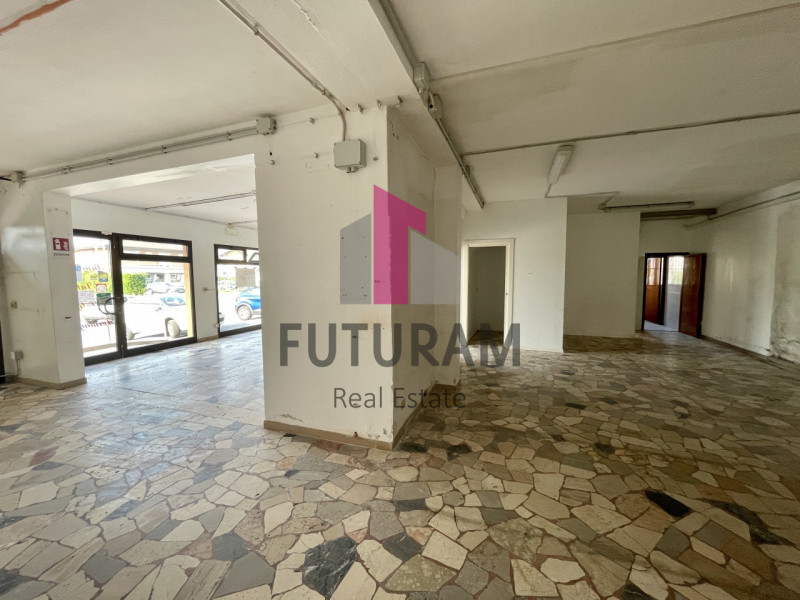 RIF:  068NM -  VIGONOVO (VE)  -  PER INFO 0444/310220

Propongo in vendita un negozio con capanno...